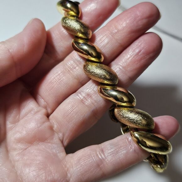 Unbranded Jewelry - *Final Sale* Vintage Gold Tone Chunky Bracelet